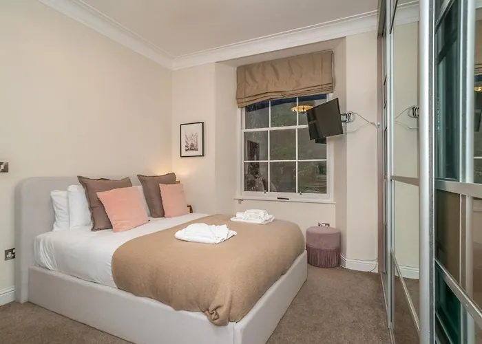 شقة Georgian Elegance With Patio Garden West End - Pass The Keys