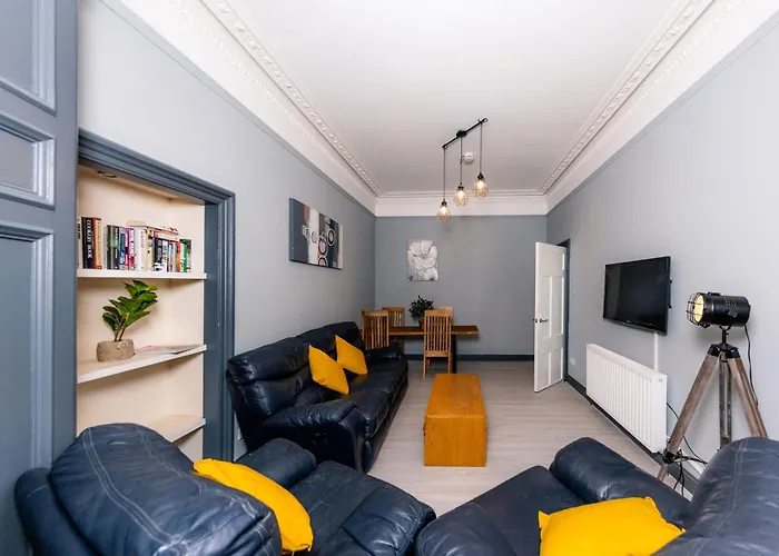 Calton Hill City-centre 3 Bdrm Apartment Edinburgh