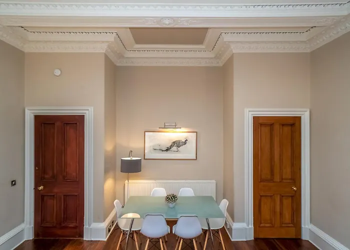 Georgian Elegance With Patio Garden West End - Pass The Keys