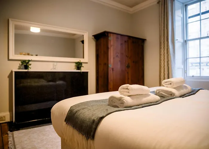 3 Bed Traditional On Picturesque Victoria St