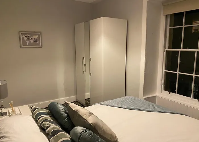 Royal Mile With Stunning Views Edynburg