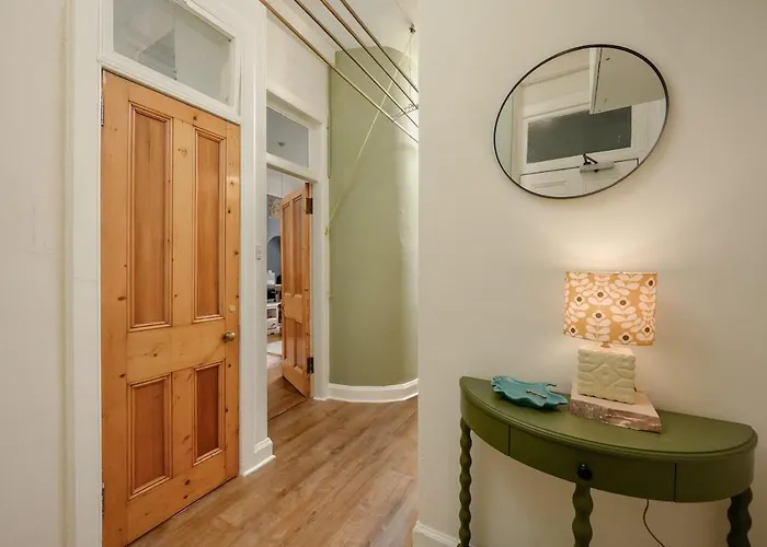 Quiet 1-bed Flat By The Meadows 아파트