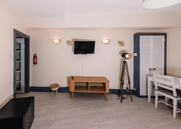 Charming And Spacious Getaway 3 爱丁堡