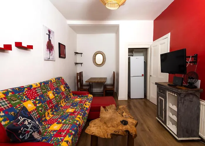 Lovely 2 Bdrm Apartment *