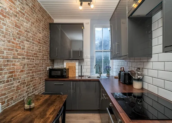 Charming 2-bed Flat Steps From The Royal Mile - Pass The Keys