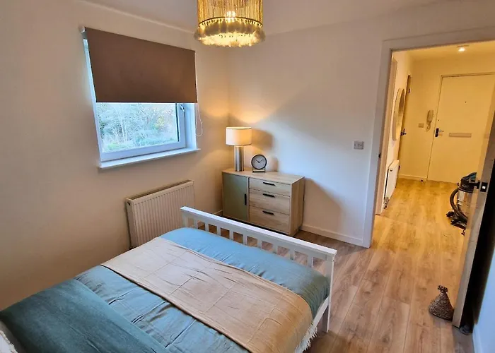 7 Min From Airport 2 Bedroom *