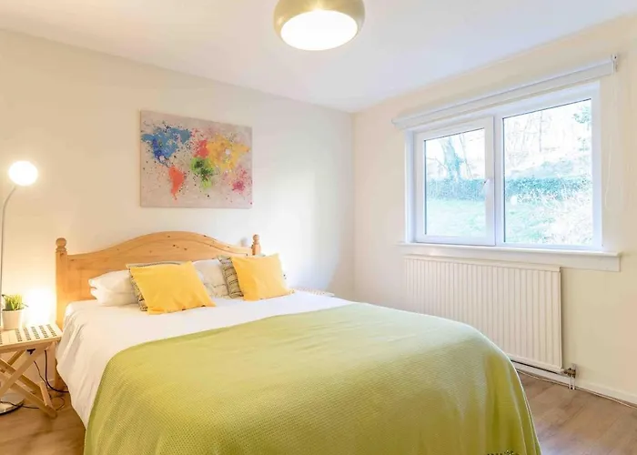Tranquil 2 Bed Flat, Free Parking, Near Murrayfield & Centre * エディンバラ