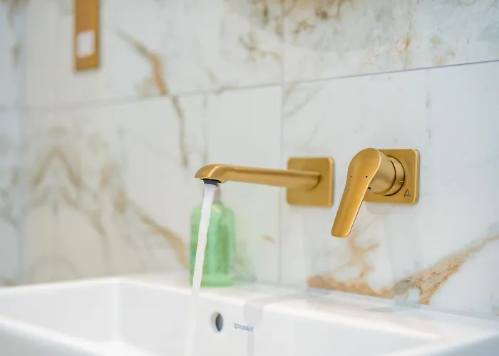 Dragon Luxury At Rutland Square *