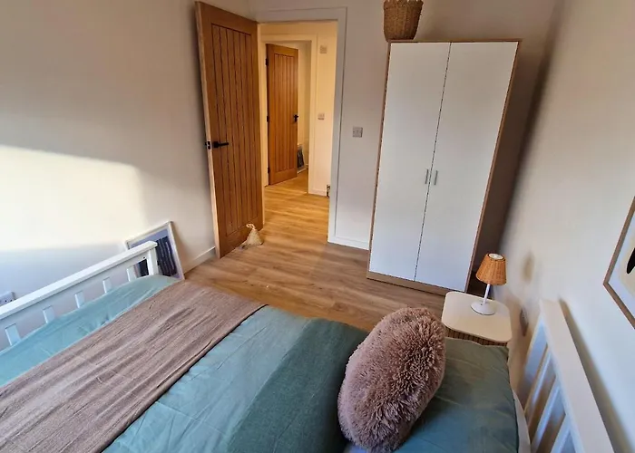 7 Min From Airport 2 Bedroom