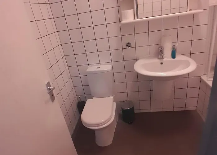 Lovely By Royal Mile Apartman