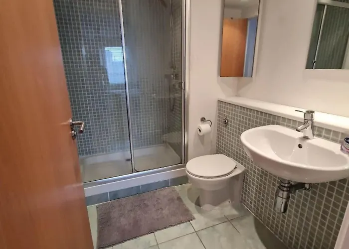 Spacious, Sunny Leith Apartamento Edimburgo