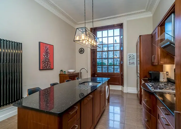 Georgian Elegance With Patio Garden West End - Pass The Keys *