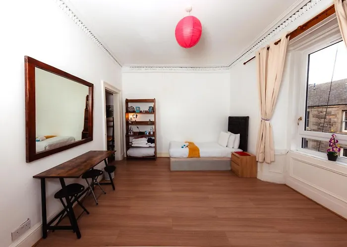 Lovely 2 Bdrm * Edinburgh