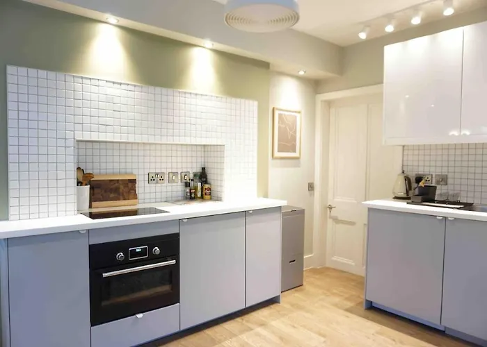 Fully Licensed In Peaceful Neighbourhood