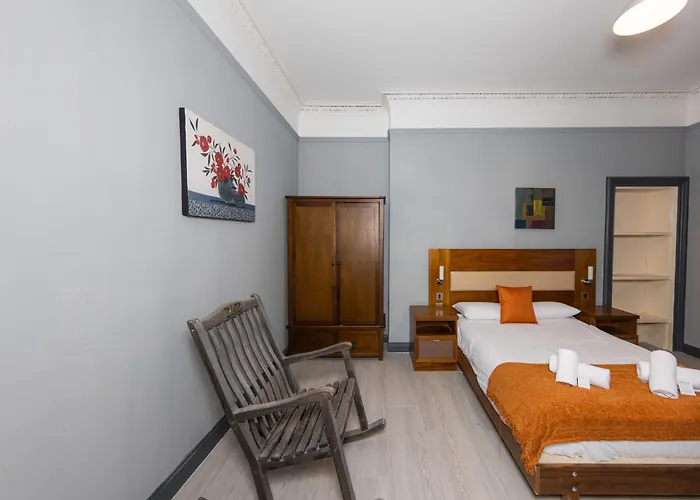Calton Hill City-centre 3 Bdrm Apartment