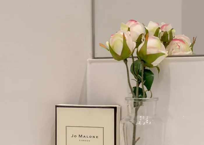 Grassmarket Modern Two Bedroom 아파트 *