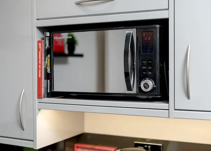 Stylish 2-bed Flat With Balcony Near Haymarket - Pass The Keys Lägenhet