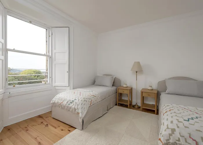 Elegant 2-bedroom In New Town Near Princes Street Apartment *