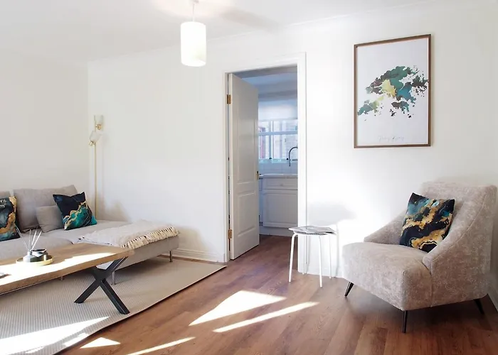 Fettes - Homely 2bd In Quiet Development * Edinburg