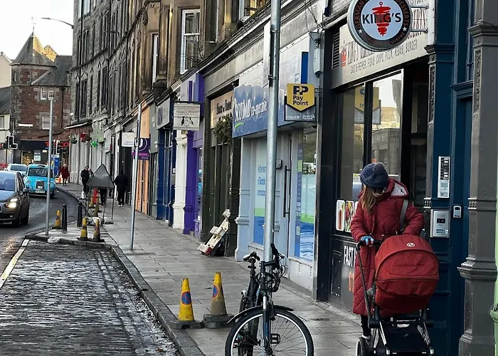 Tranquil 2 Bed Flat, Free Parking, Near Murrayfield & Centre