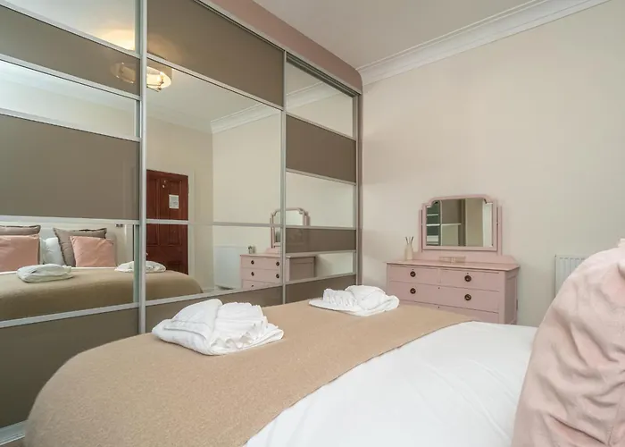 شقة Georgian Elegance With Patio Garden West End - Pass The Keys *