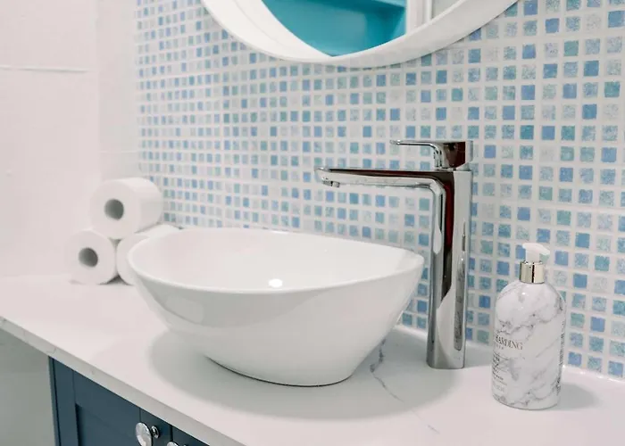 3 Bed Traditional On Picturesque Victoria St Appartamento