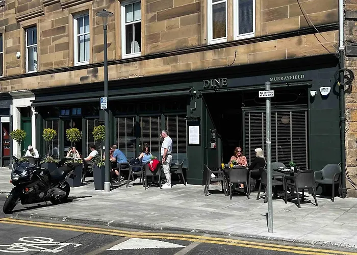 Tranquil 2 Bed Flat, Free Parking, Near Murrayfield & Centre エディンバラ