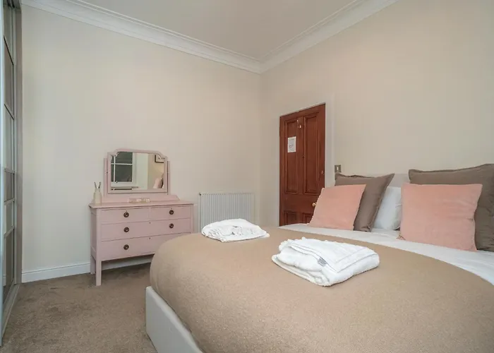 Georgian Elegance With Patio Garden West End - Pass The Keys إدنبرة