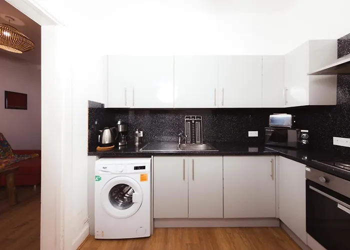 Lovely 2 Bdrm *