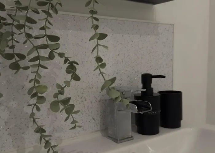 Cosy Modern On Leith Walk * エディンバラ