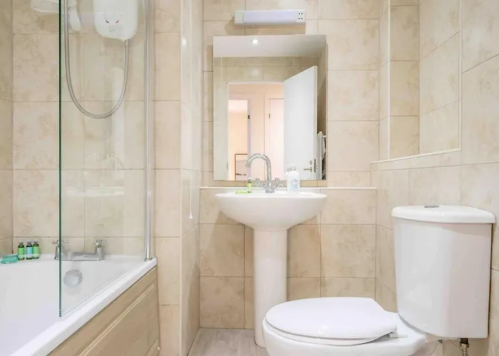 Tranquil 2 Bed Flat, Free Parking, Near Murrayfield & Centre アパート