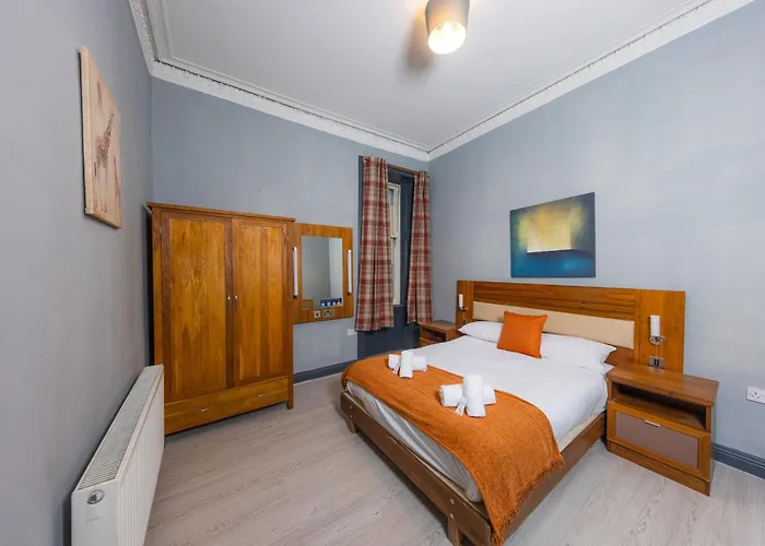 Calton Hill City-centre 3 Bdrm *