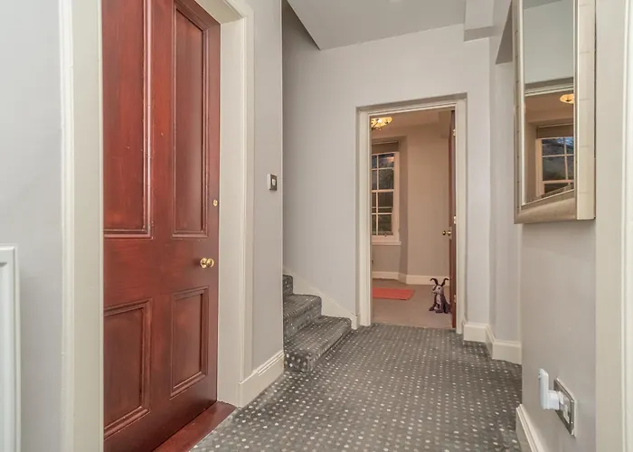 Georgian Elegance With Patio Garden West End - Pass The Keys إدنبرة