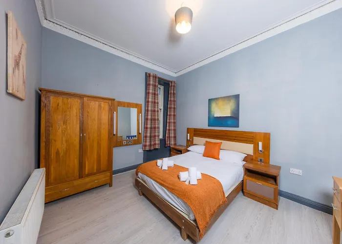 Calton Hill City-centre 3 Bdrm Apartment *