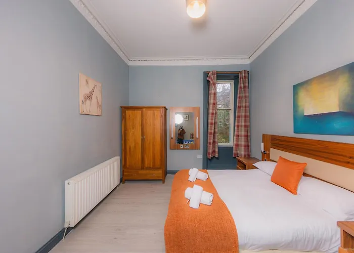 Calton Hill City-centre 3 Bdrm Apartment *