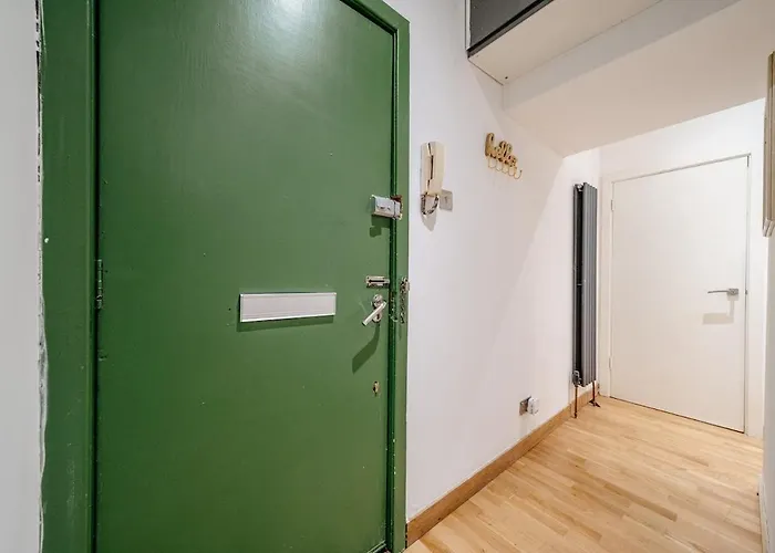 Milton's Place Sleeps 5, 10 Minutes Walk To Royal Mile Edinburgh