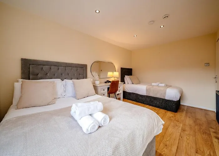 Bottom Of Royal Mile 7 Beds Sleeps 12 3 Bthrooms