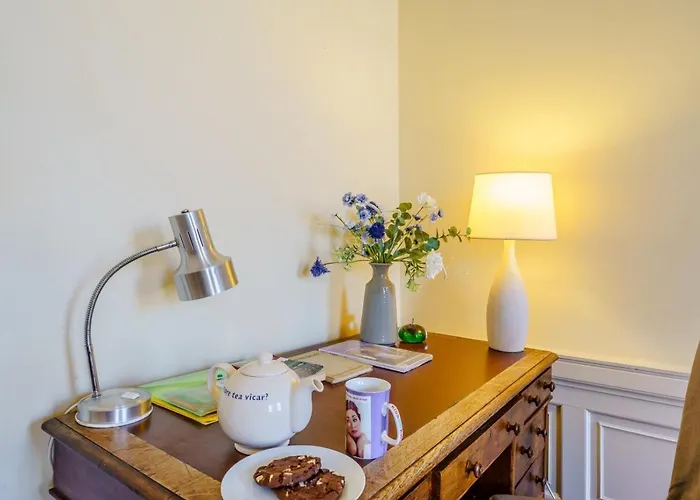 3 Bed In Oc-79008 Edinburgh