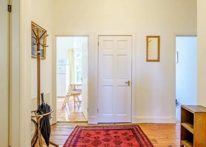 3 Bed In Oc-79008 * Edinburgh