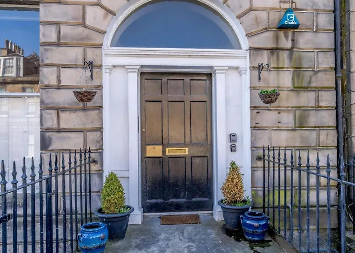 3 Bed In Oc-79008 * Edinburgh