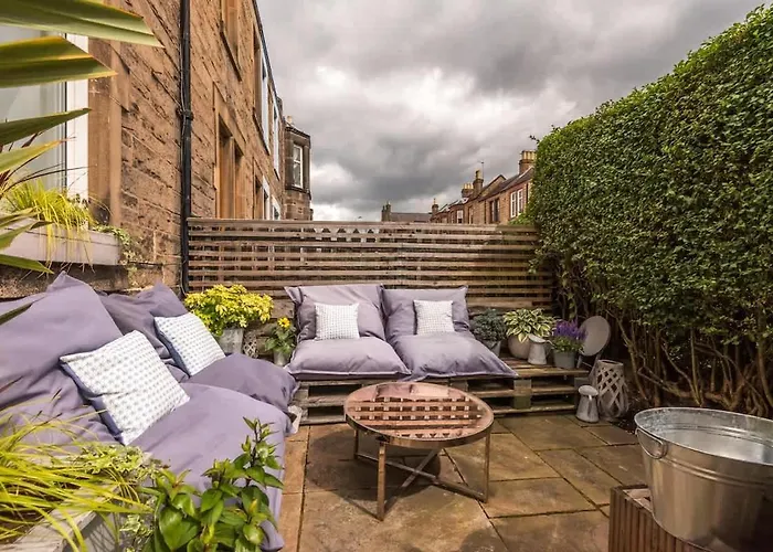 Modern Holyrood Family Retreat * Edinburgh