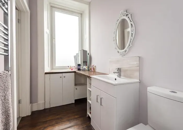 Modern Holyrood Family Retreat * Edinburgh