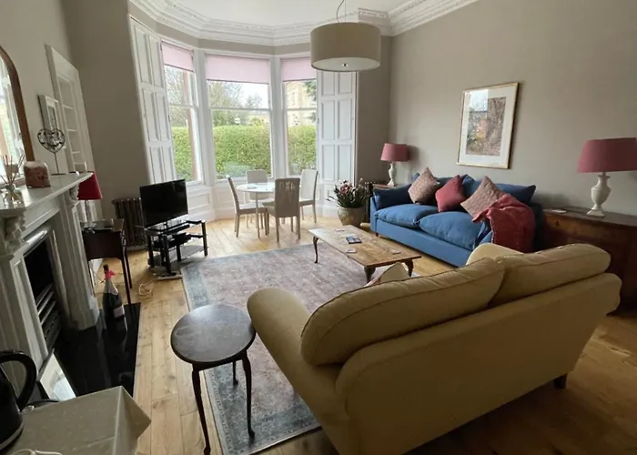 Victorian With Car Parking In Driveway, Murrayfield * Edinburgh