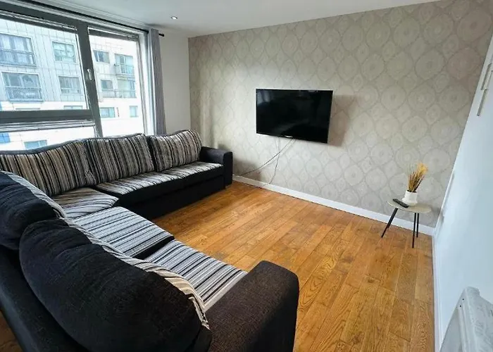 Britannia Apartment *