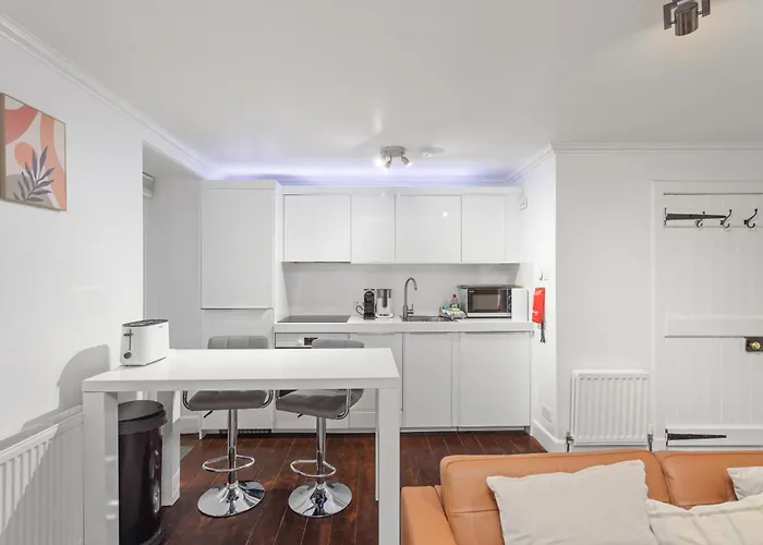 Cowgate's Little Hideout With Free Parking Holiday home *