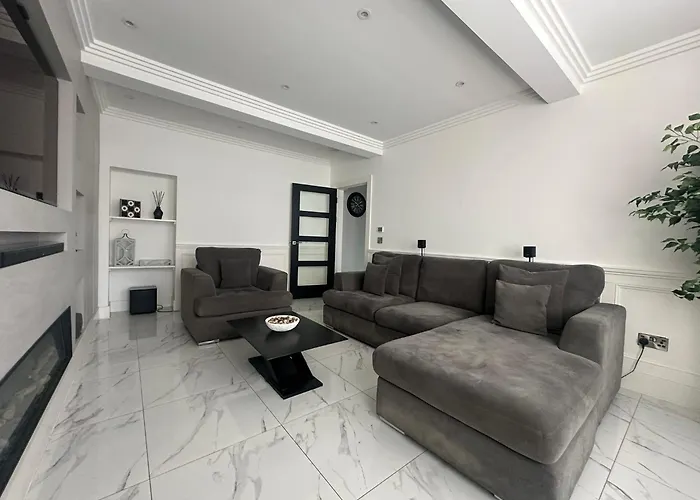 Luxury Waterfront Retreat For Groups * Edinburgh