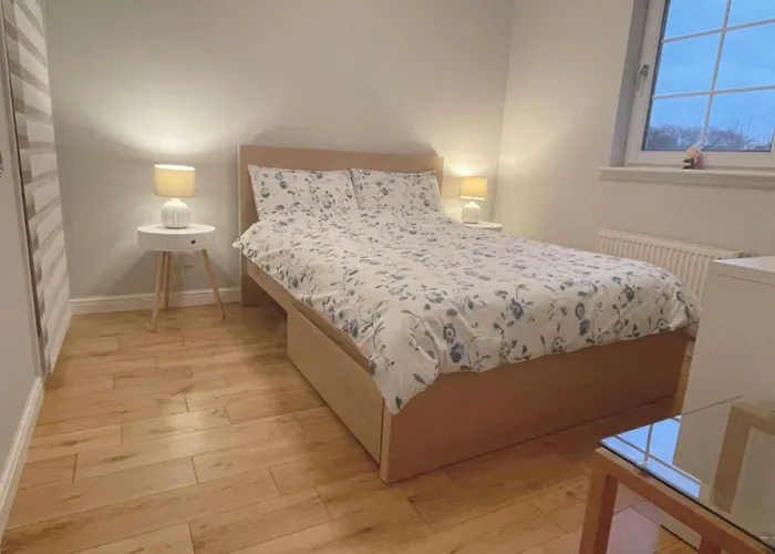 Homestay szállás Double With Private Bathroom N Parking Direct Connection To Airport Train Station