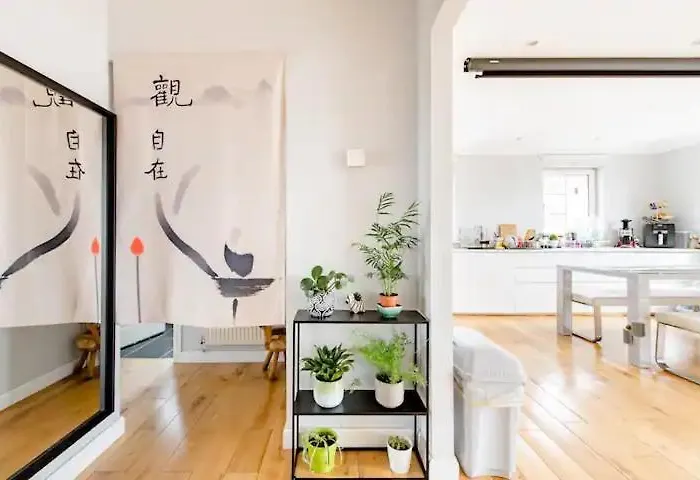 Double With Private Bathroom N Parking Direct Connection To Airport Train Station