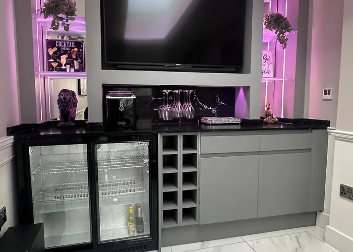 Luxury Waterfront Retreat For Groups *