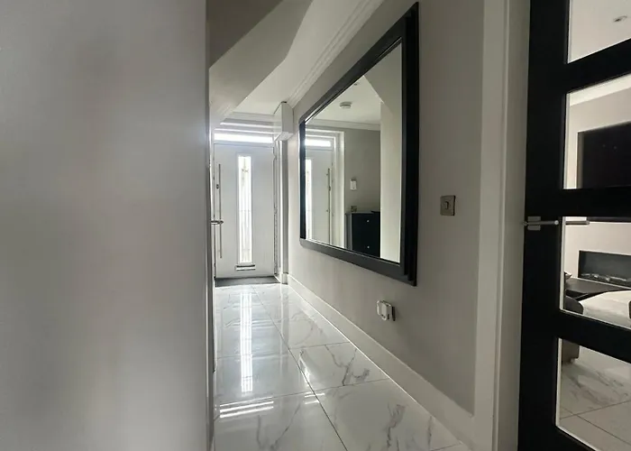 Luxury Waterfront Retreat For Groups * Edinburgh